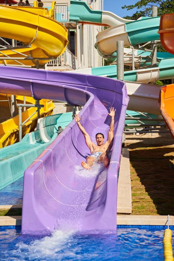 Отель Gran Evenia Bijao Санта-Клара Экстерьер фото A water slide