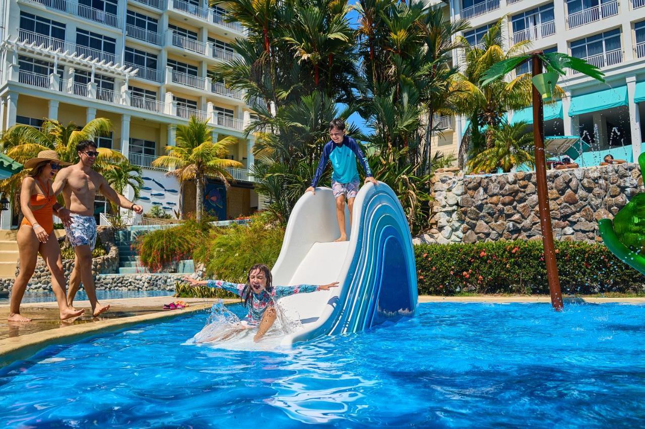 Отель Gran Evenia Bijao Санта-Клара Экстерьер фото A water slide at the pool