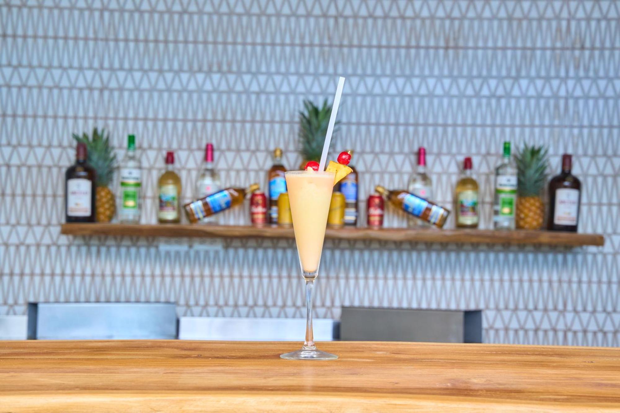 Отель Gran Evenia Bijao Санта-Клара Экстерьер фото A Piña colada