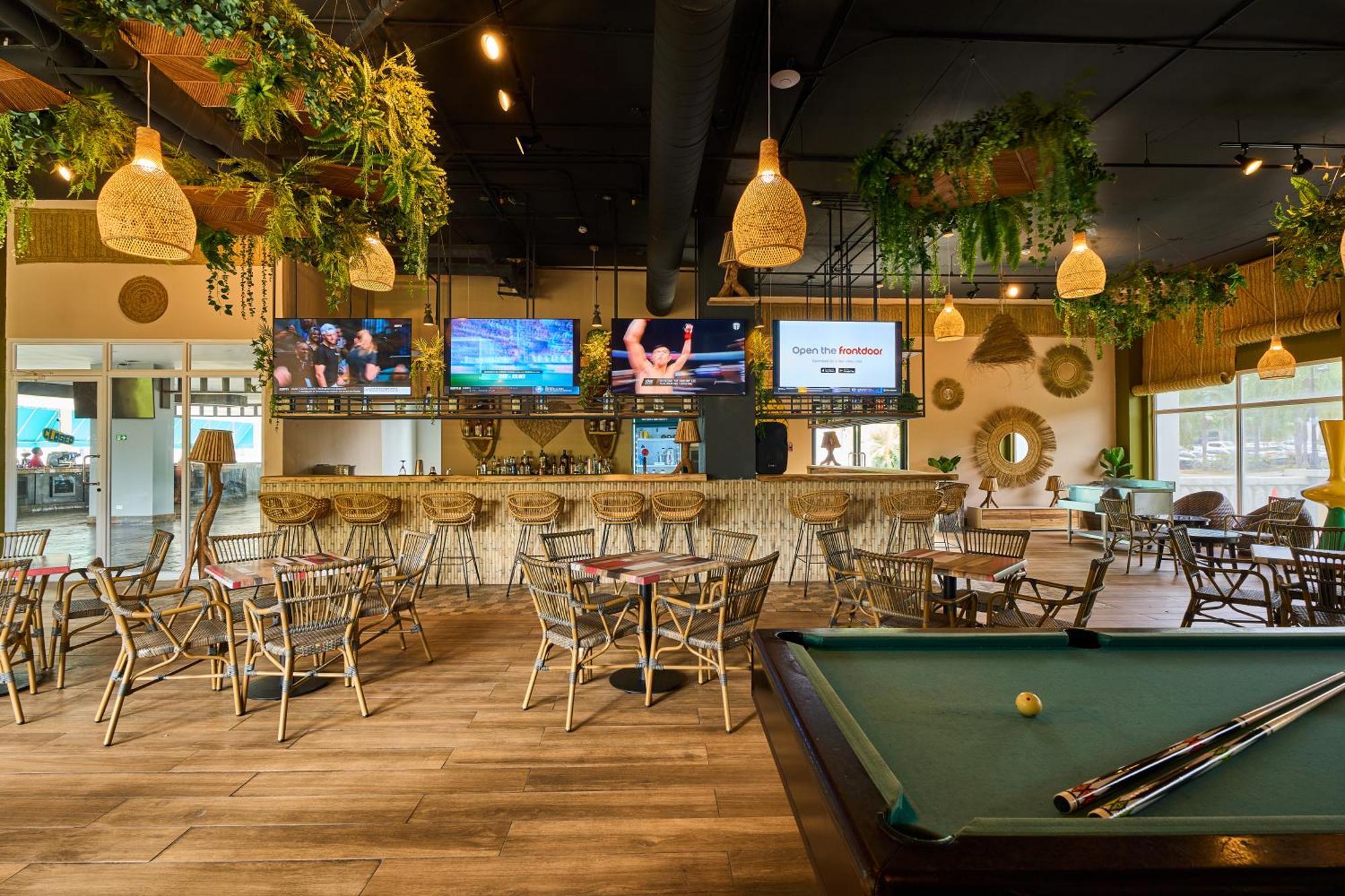 Отель Gran Evenia Bijao Санта-Клара Экстерьер фото The interior of a typical sports bar