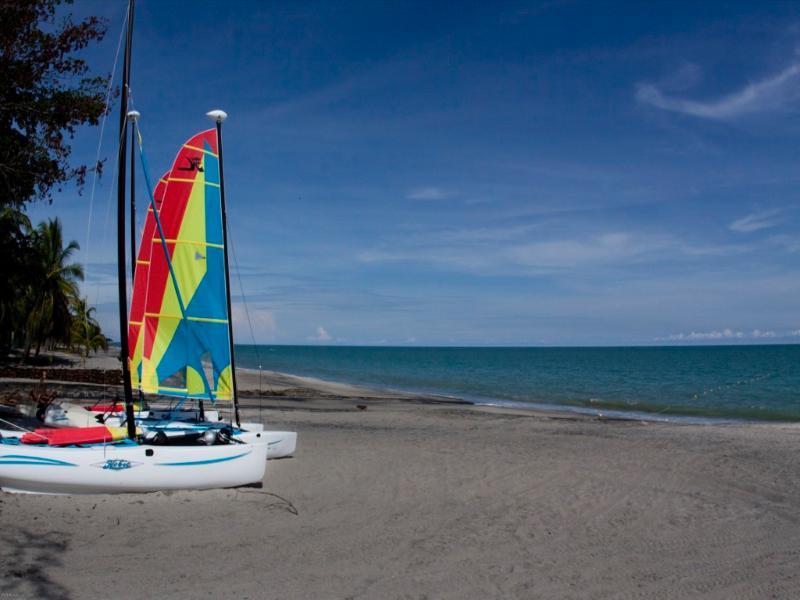Отель Gran Evenia Bijao Санта-Клара Экстерьер фото Beach at the Lake Ontario shore