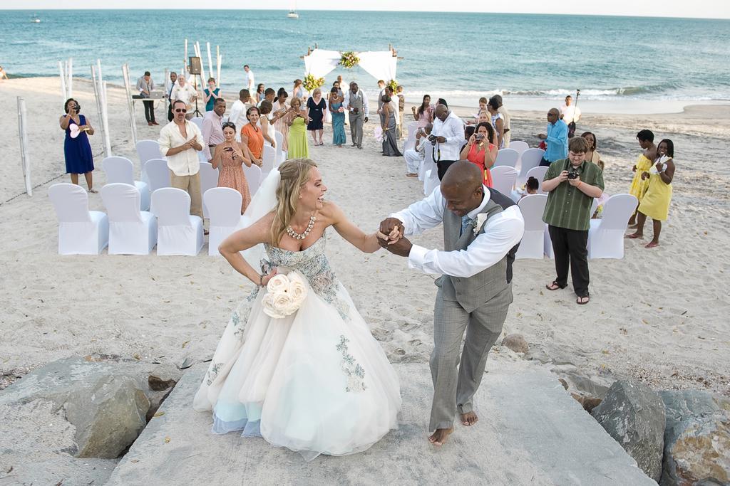 Отель Gran Evenia Bijao Санта-Клара Экстерьер фото A beach wedding in Jamaica