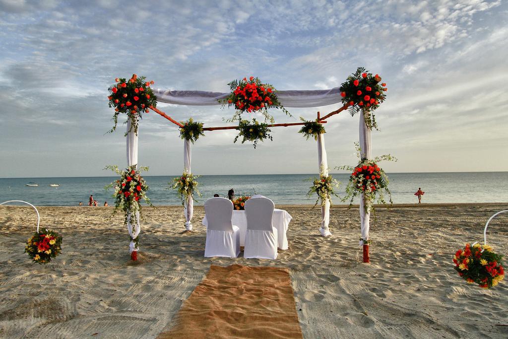 Отель Gran Evenia Bijao Санта-Клара Экстерьер фото A beach wedding