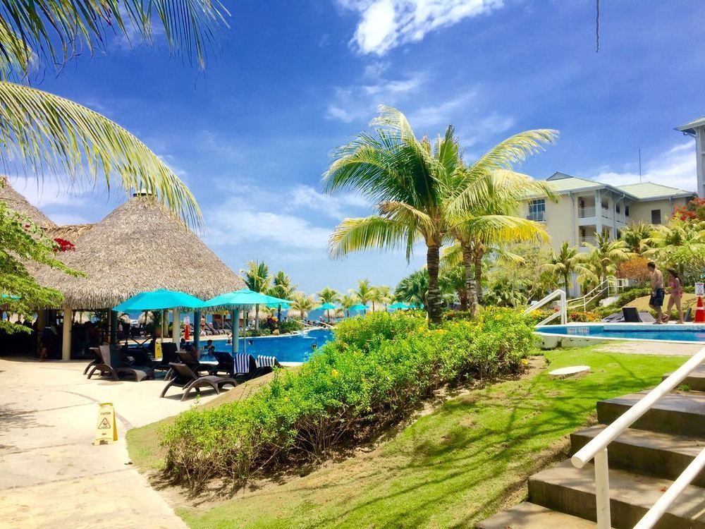 Отель Gran Evenia Bijao Санта-Клара Экстерьер фото The pool at the Sheraton Resort Fiji