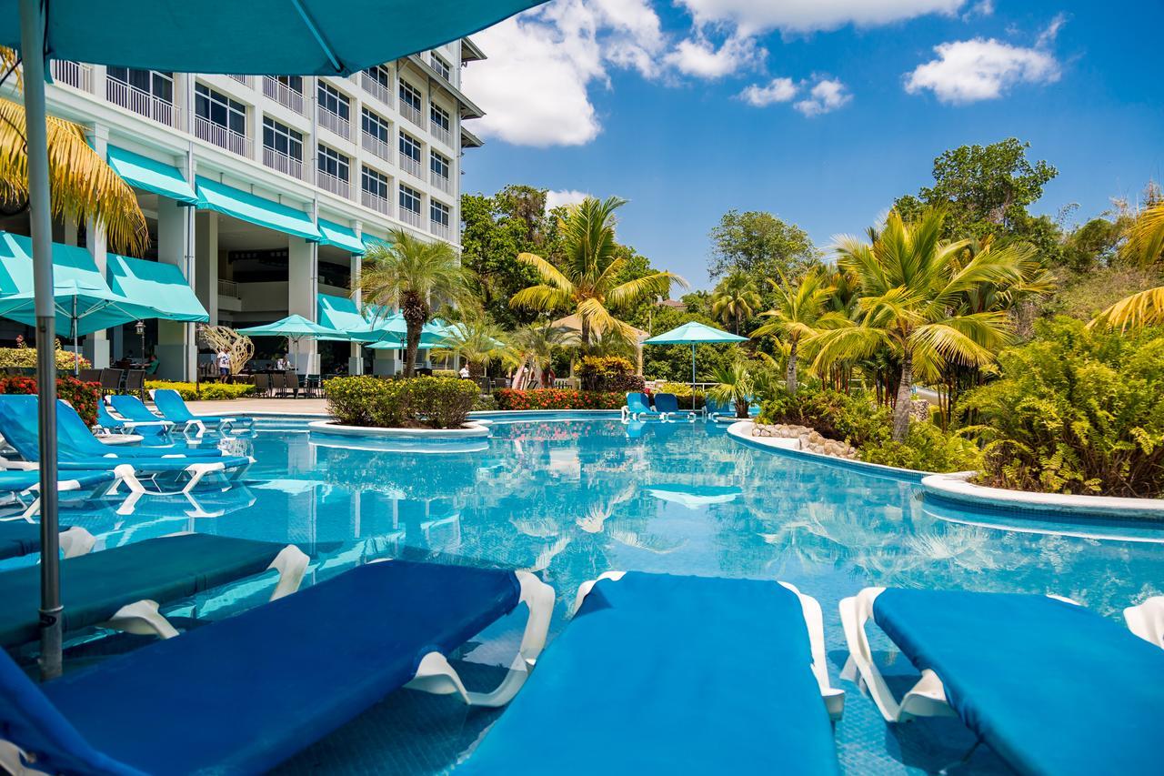 Отель Gran Evenia Bijao Санта-Клара Экстерьер фото The swimming pool at the hotel