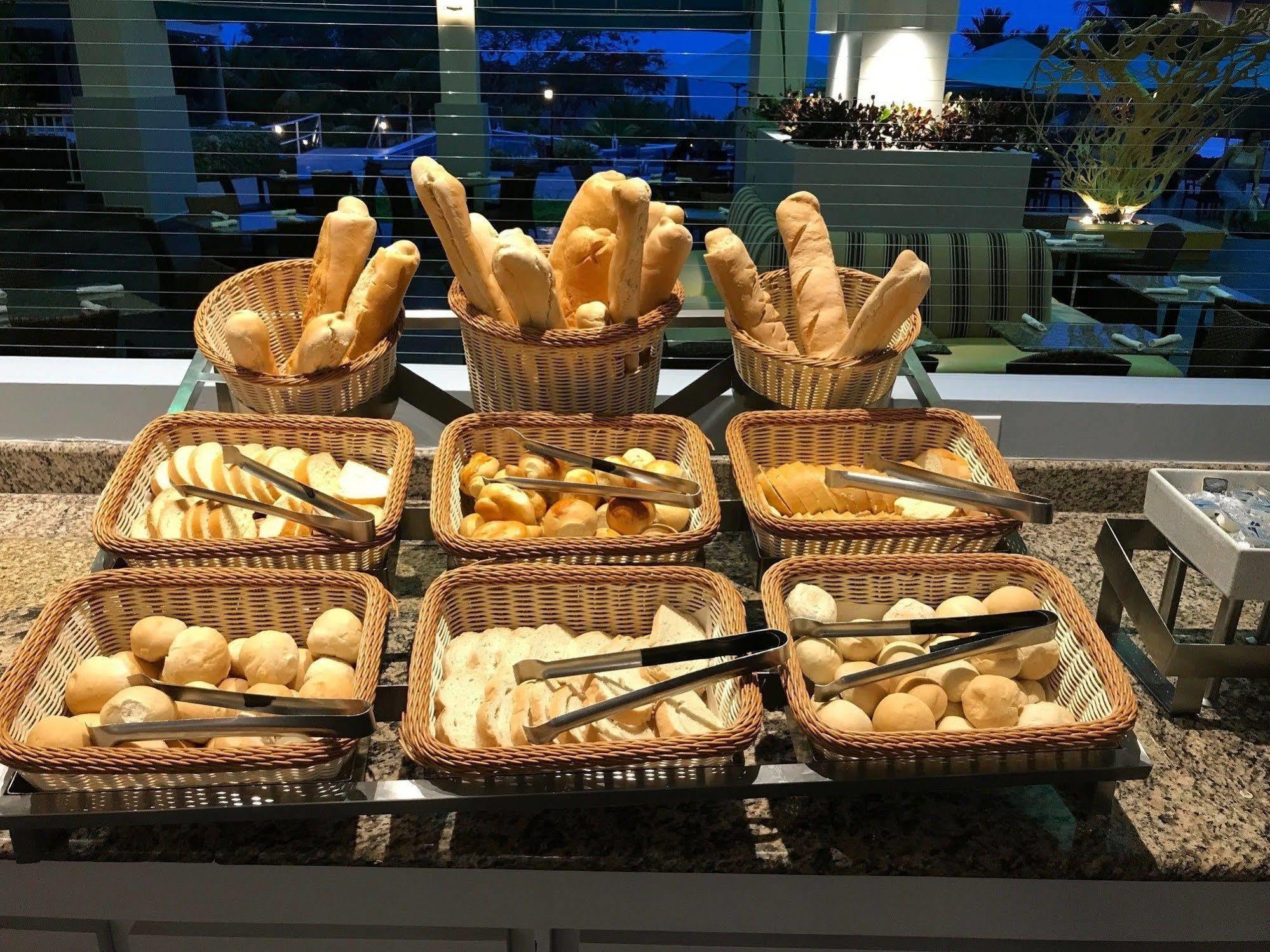 Отель Gran Evenia Bijao Санта-Клара Экстерьер фото Bread at a buffet
